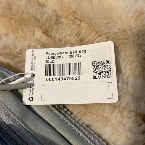 NWT lululemon belt bag - Picture 4 of 5